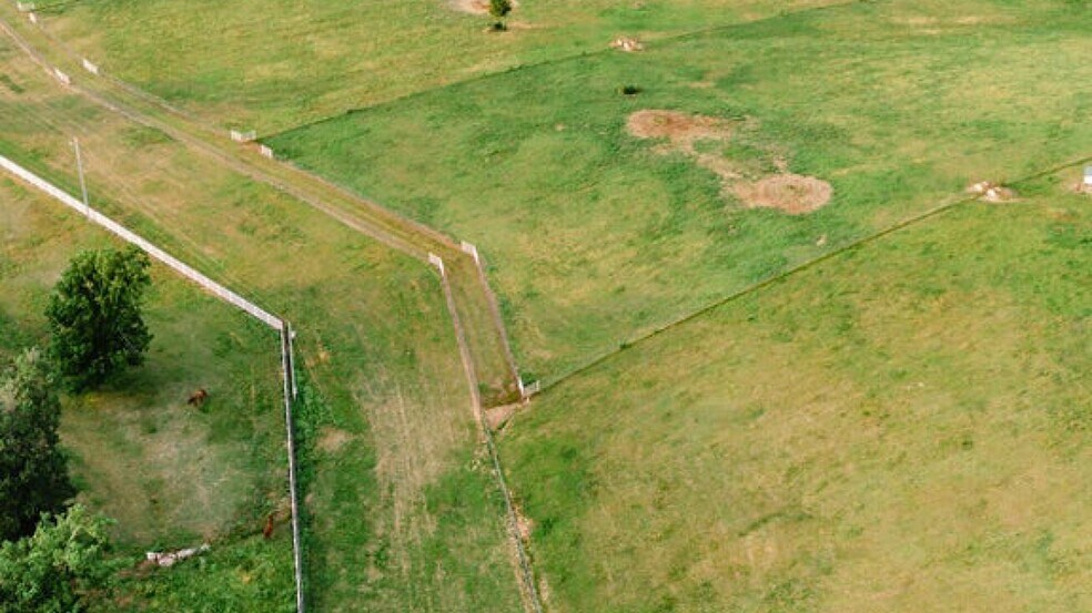 More Photos Of 352 MO-245, Dadeville Horse Stables For Sale