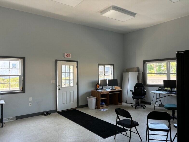 More Photos Of 1160 Easton Rd, Horsham Township Warehouse For Lease