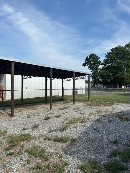 More Photos Of 904 Pine Ave, Eufaula Warehouse For Sale