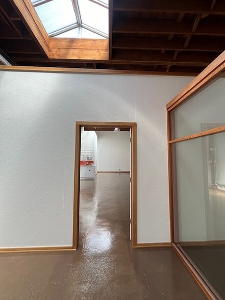 More Photos Of 528 NW 11th Ave, Portland Storefront For Lease