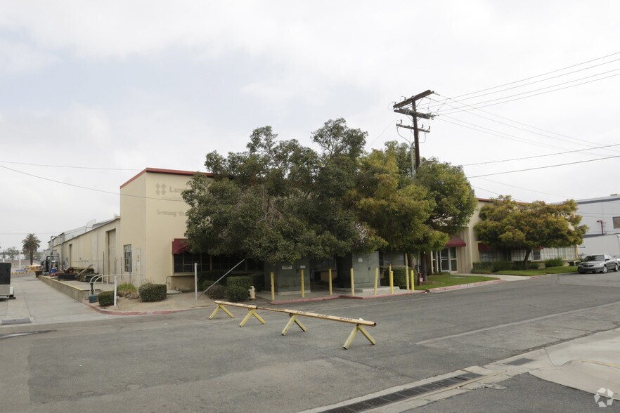 More Photos Of 3016 Kansas Ave, Riverside Warehouse For Lease