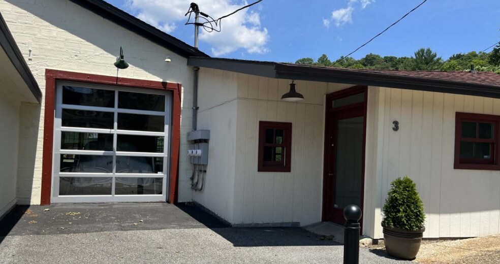 Primary Photo Of 3 E Cross St, Croton Falls Office For Lease