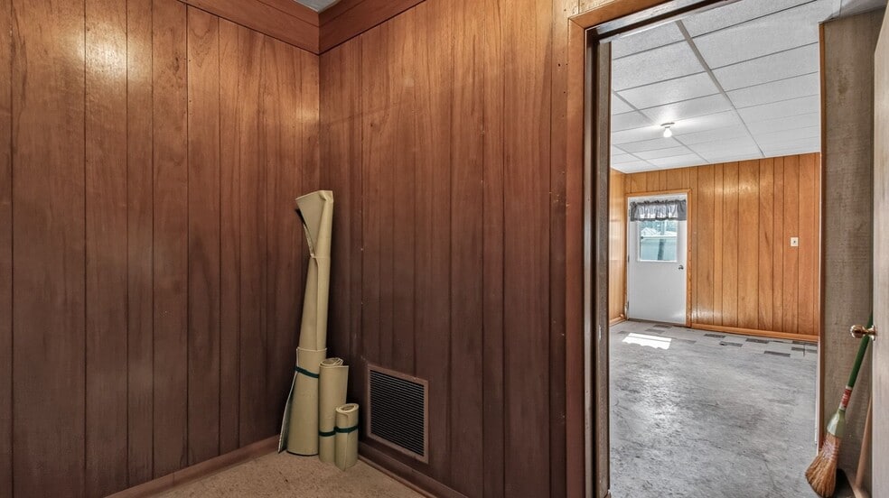 More Photos Of 113 S Main St, Greenwood Office For Sale