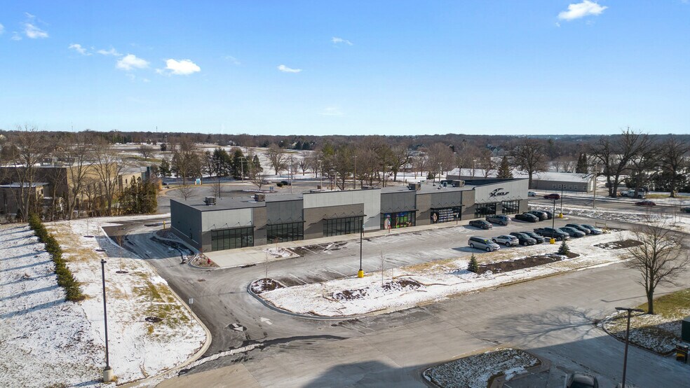 Primary Photo Of 2570 Middle, Bettendorf General Retail For Sale