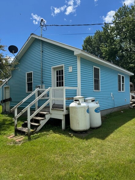 More Photos Of 51 Ossie Rd, East Middlebury Freestanding For Sale