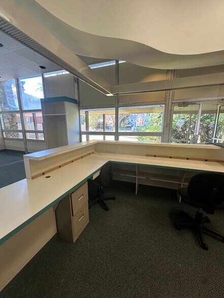 More Photos Of 995 State St, Albany Office For Sale