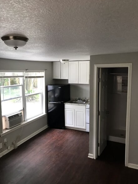 More Photos Of 511 W Cleveland St, Alvin Apartments For Sale