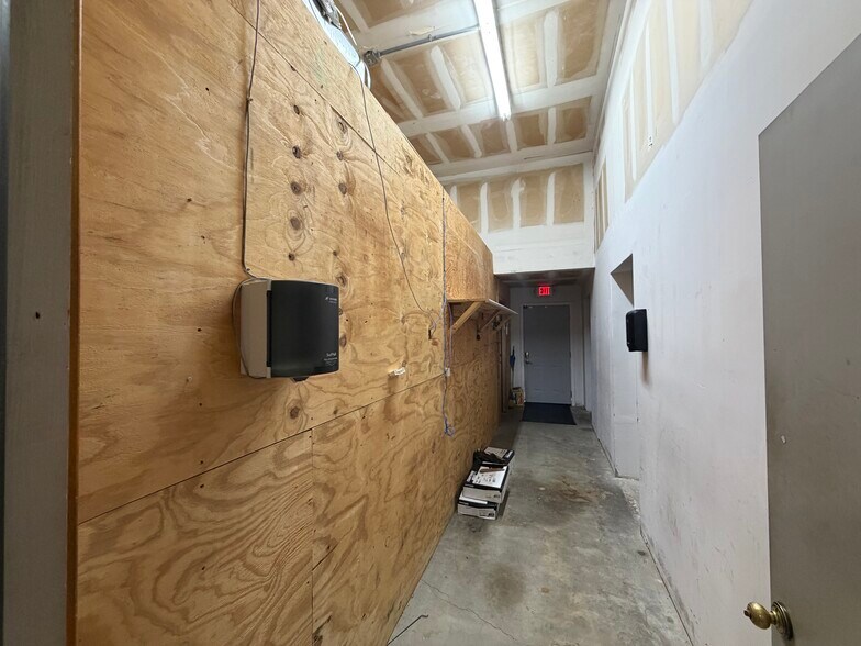 More Photos Of 22787 Antique Ln, New Caney Office For Sale