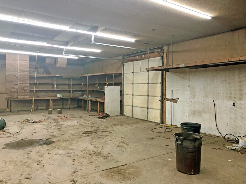 More Photos Of 5446 Chain Of Rocks Rd, Edwardsville Industrial For Sale