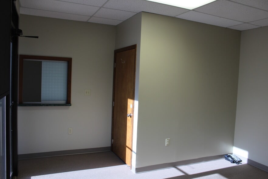 More Photos Of 100 - 104 Business Park Dr, Ridgeland Office For Sale