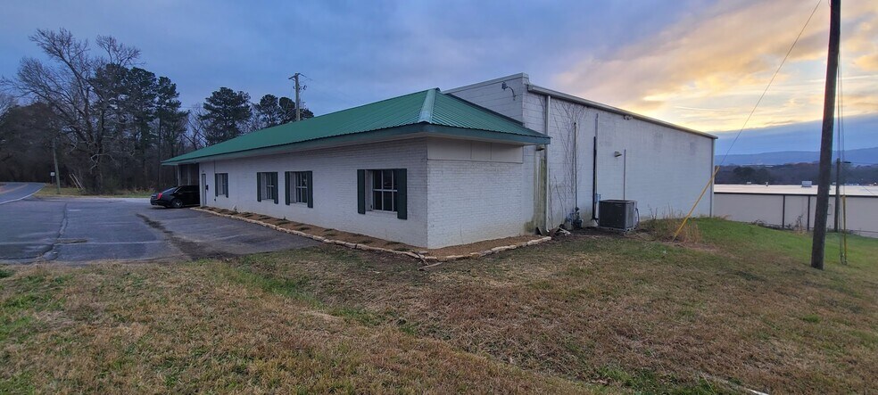 More Photos Of 604 Sheridan Ave, Dalton Warehouse For Sale