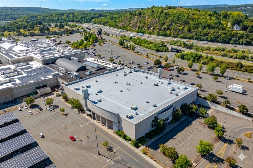 More Photos Of 425 Union St, Waterbury Department Store For Sale