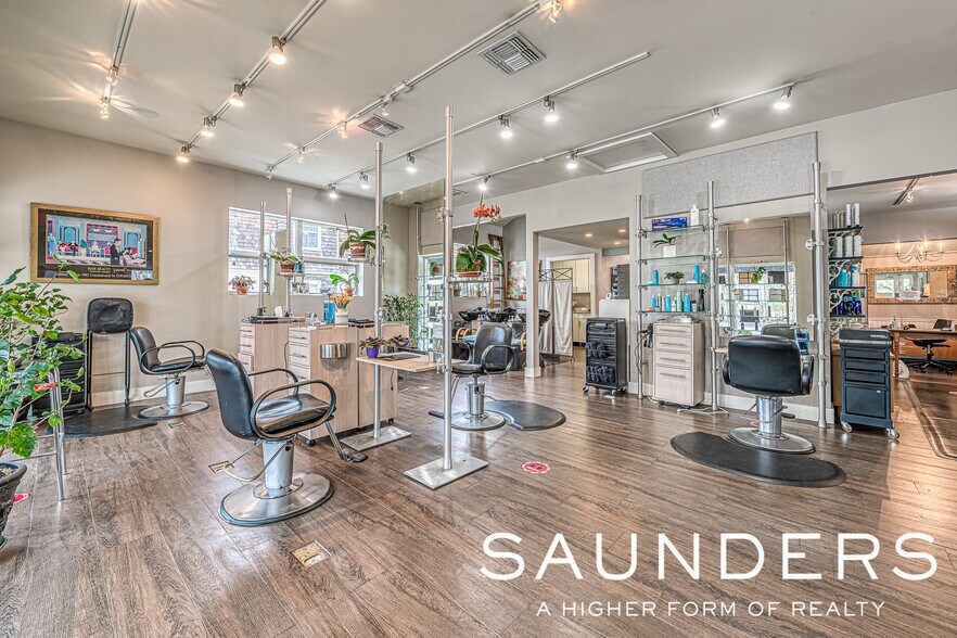 More Photos Of 19 Corwith Ave, Bridgehampton Storefront For Sale