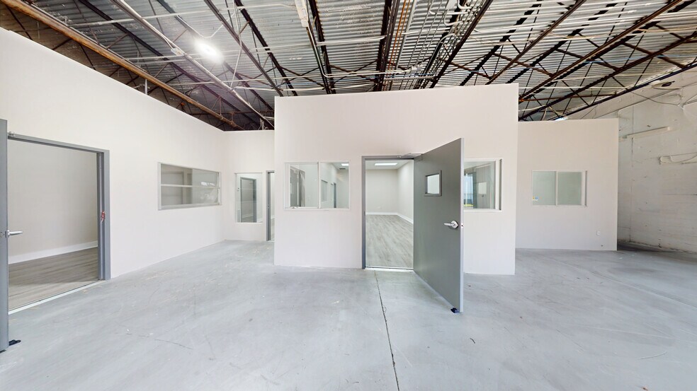 More Photos Of 8007-8115 NW 74th Ave, Miami Warehouse For Lease