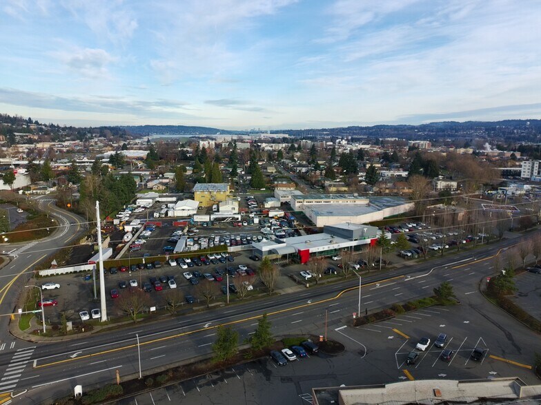 More Photos Of 700 S Grady Way, Renton Auto Dealership For Lease