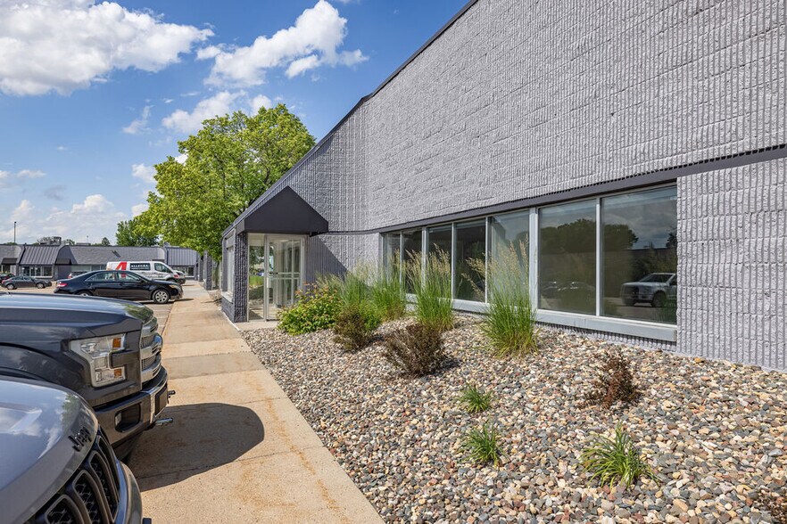 More Photos Of 7115-7149 Shady Oak Rd, Eden Prairie Light Manufacturing For Lease