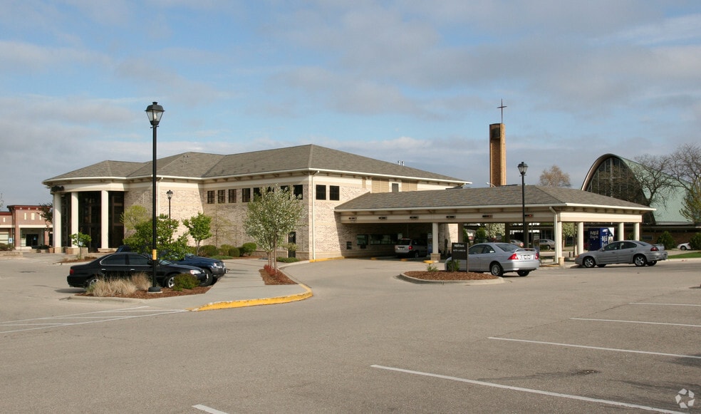 More Photos Of 7447 University Ave, Middleton Bank For Lease