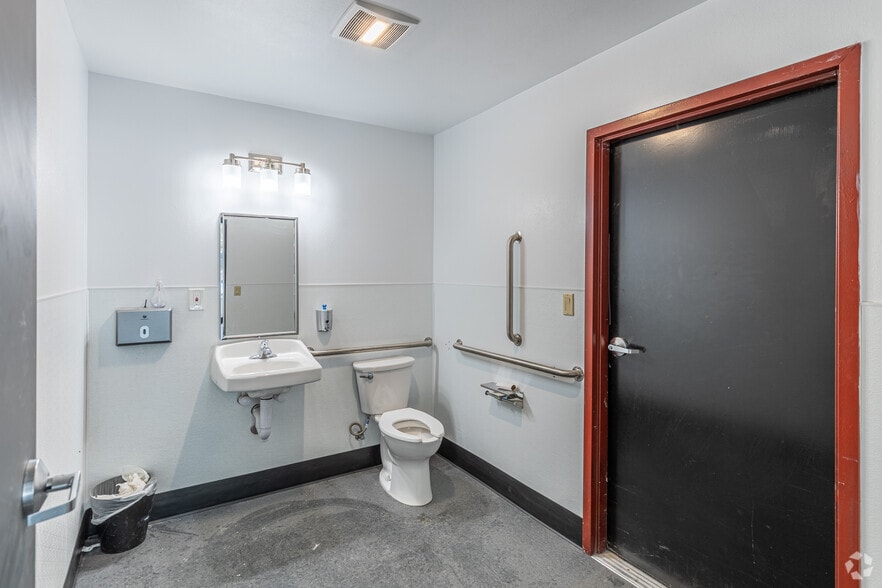 More Photos Of 1539-1541 W Burnside St, Portland Apartments For Sale