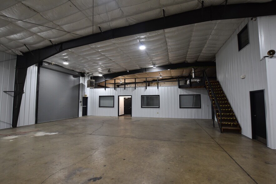 More Photos Of 1133 E Main St, Chattanooga Light Distribution For Lease