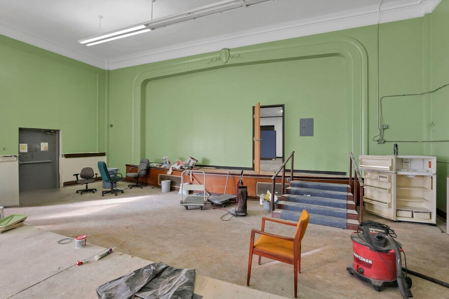 More Photos Of 300 E Auburn Ave, Springfield Office For Sale