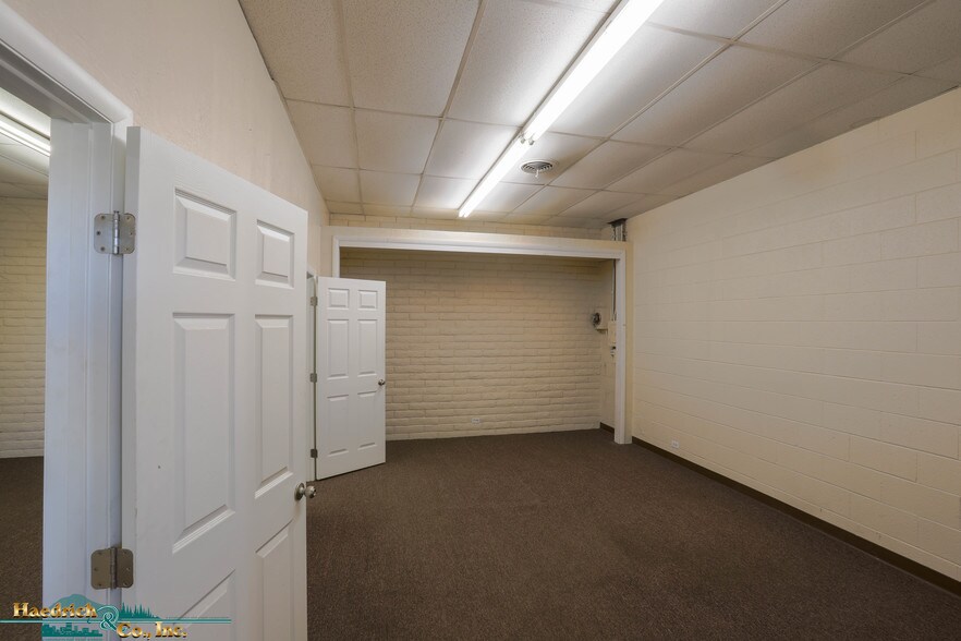 More Photos Of 2478 Victor Ave, Redding Light Manufacturing For Lease