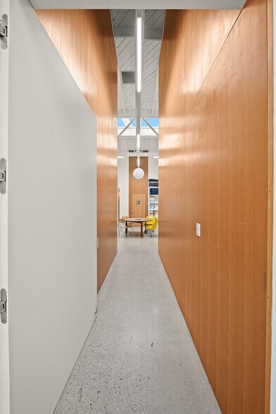 More Photos Of 1329 E 3rd St, Los Angeles Showroom For Lease