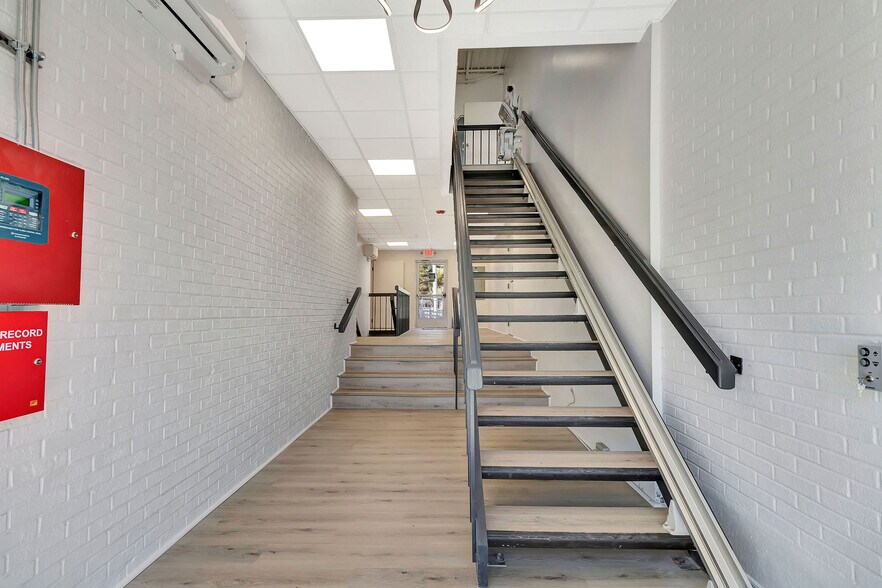 More Photos Of 2533-2537 Far Hills Ave, Oakwood Storefront Retail Office For Lease