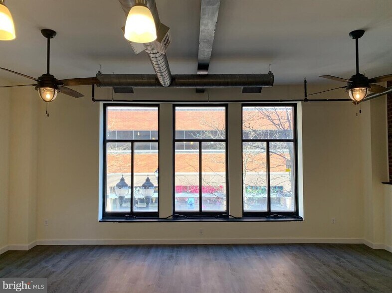 More Photos Of 833 N Market St, Wilmington Office Residential For Sale