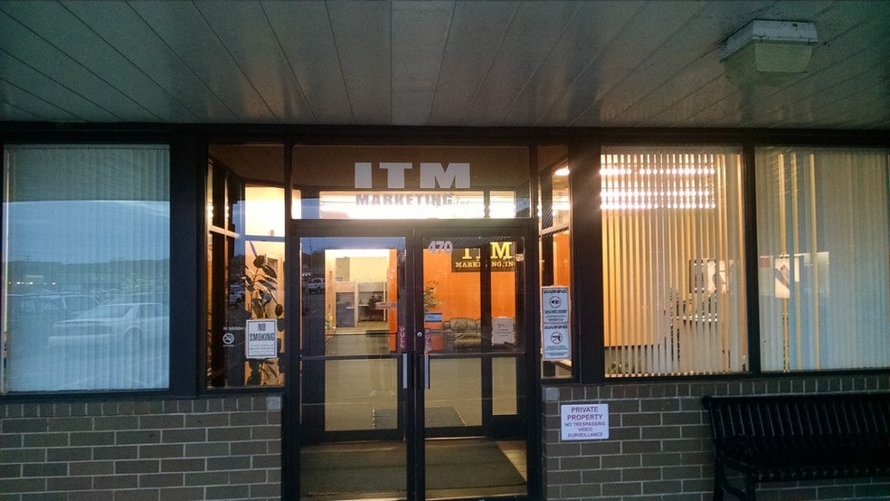 More Photos Of 300-499 Downtowner Plz, Coshocton General Retail For Sale