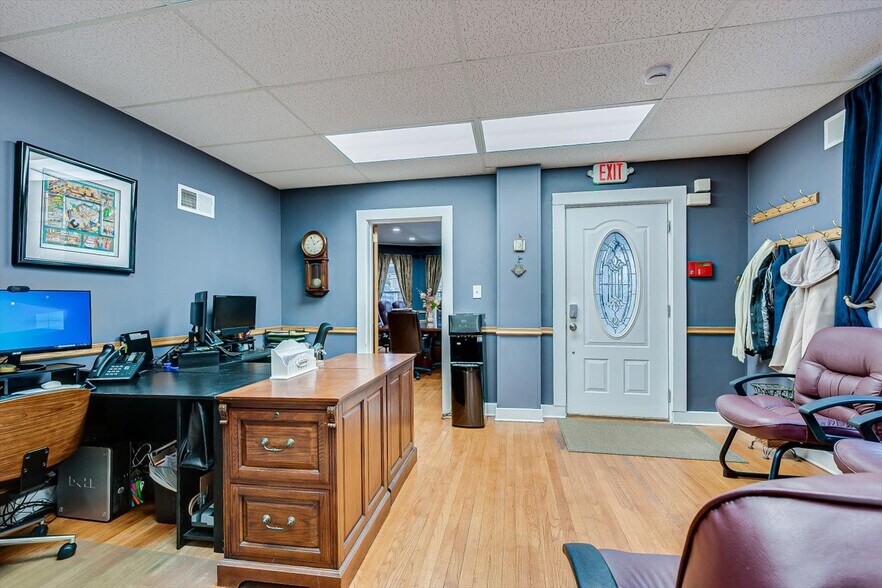 More Photos Of 27 N Main St, Marlboro Office For Sale