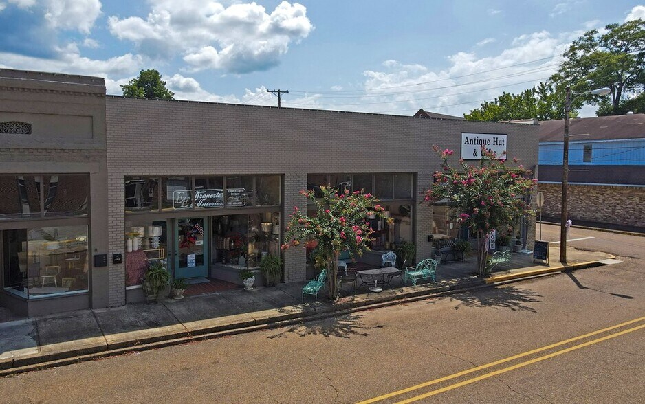 More Photos Of 97 1st St, Grenada General Retail For Sale