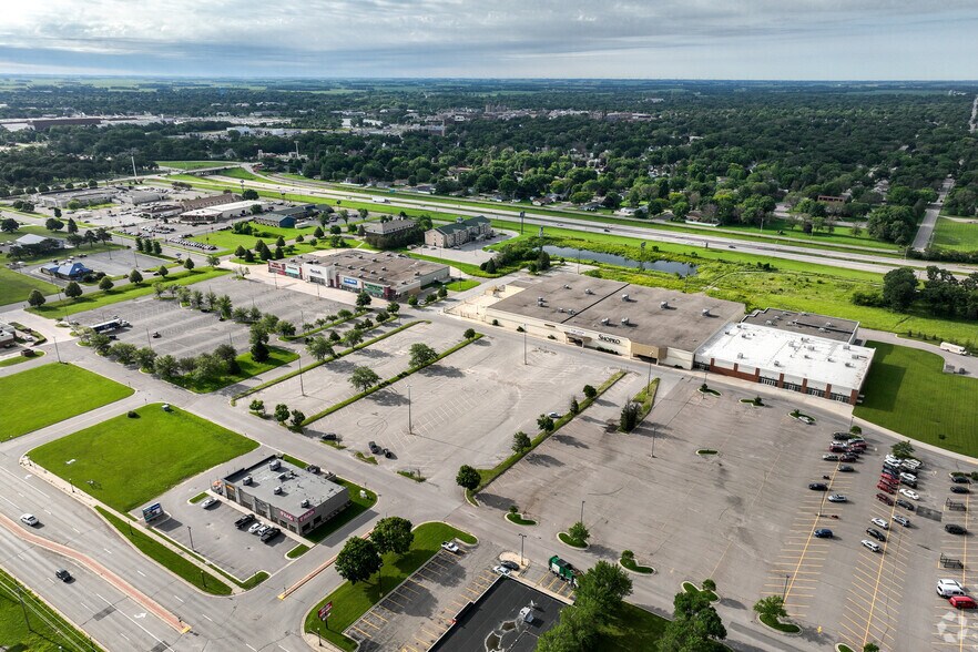 More Photos Of 1209 18th Ave NW, Austin Freestanding For Lease