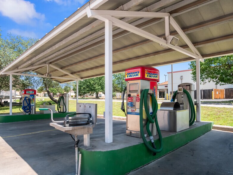 More Photos Of 20203 Huebner Rd, San Antonio Carwash For Sale