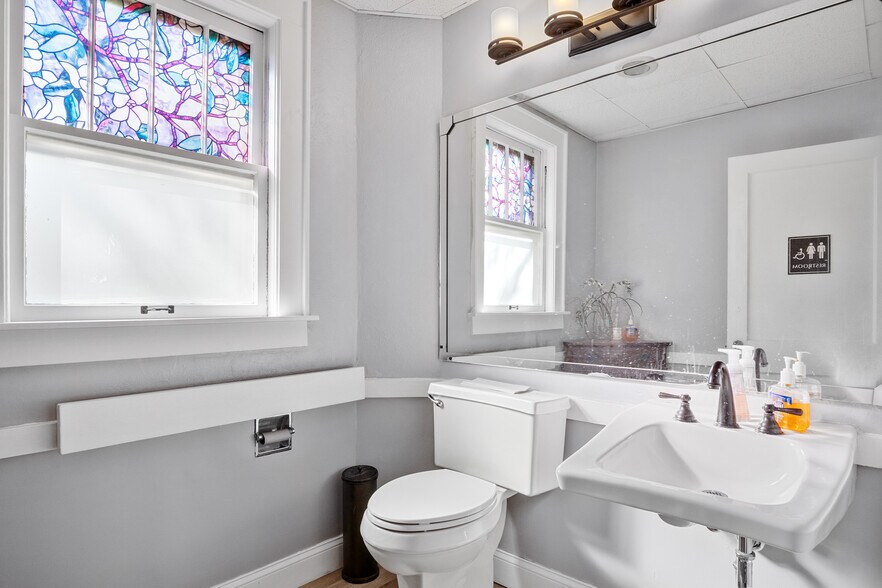 More Photos Of 614 S Main St, Blacksburg Medical For Sale