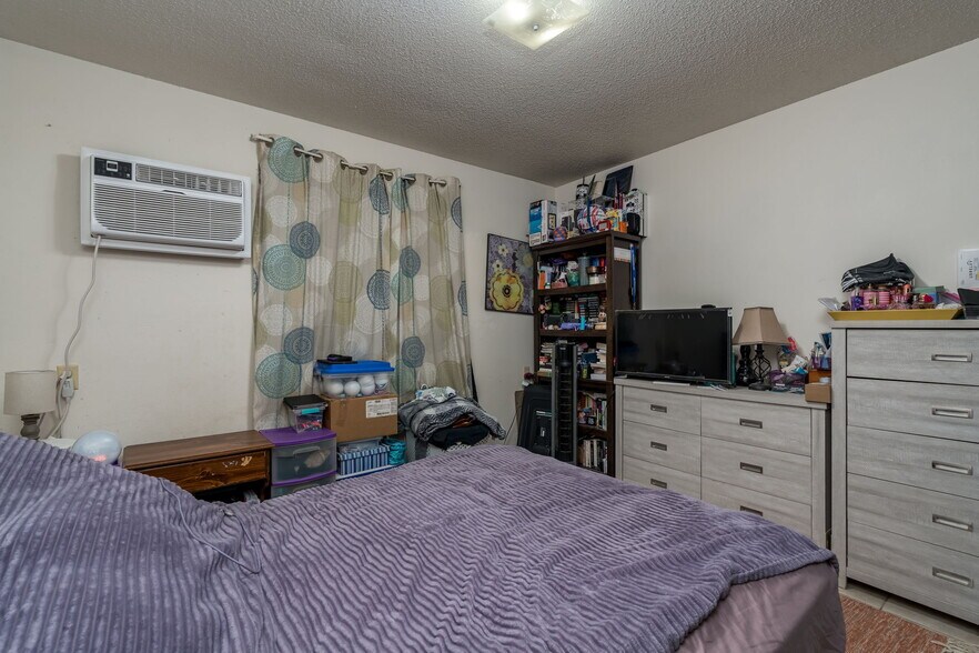 More Photos Of 3200 S Maple Ave, Slayton Apartments For Sale