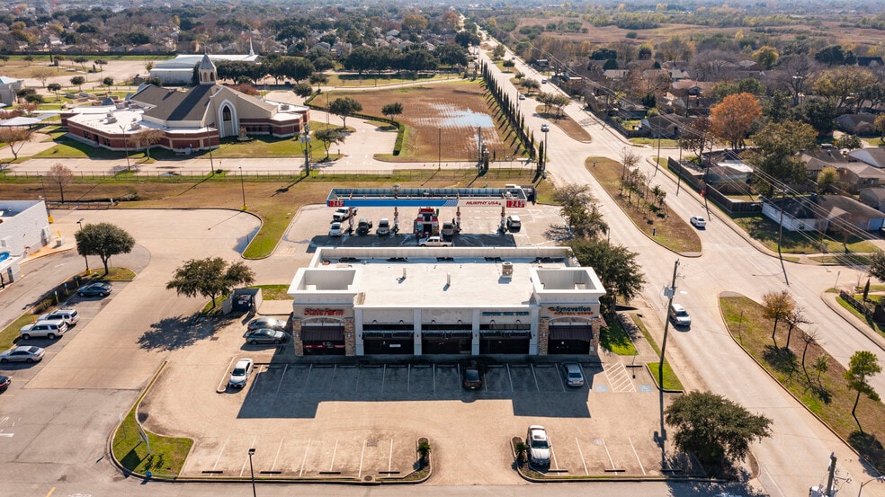 More Photos Of 11799 Beechnut St, Houston Freestanding For Lease