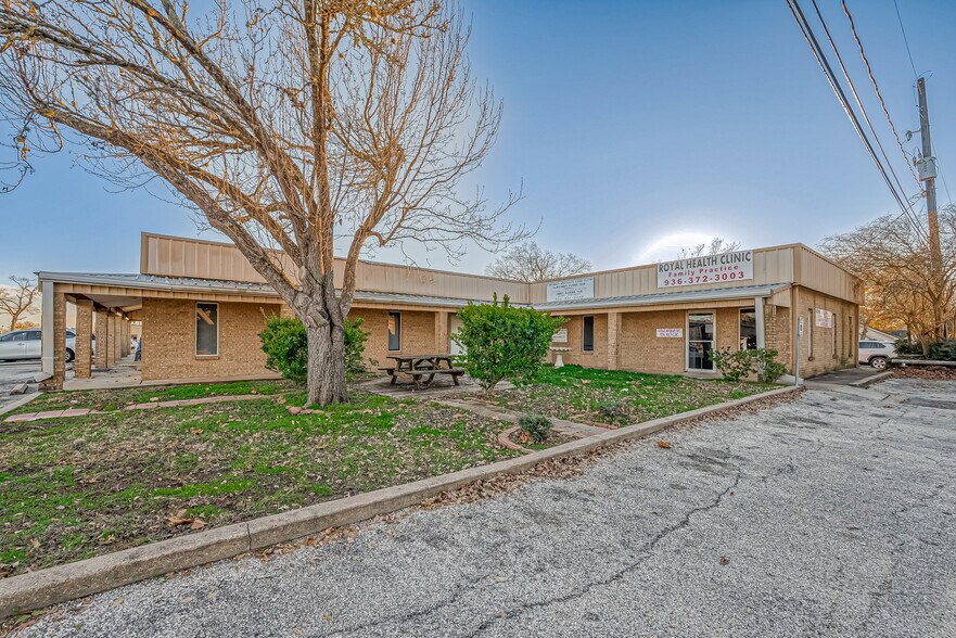 More Photos Of 1219 Farr St, Waller Office Residential For Sale