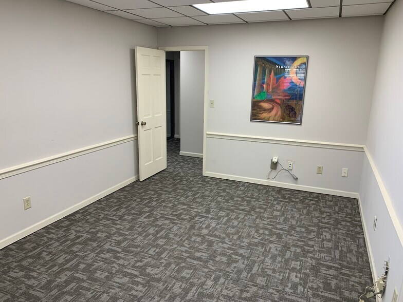 5795 Carmichael Pky, Montgomery, AL 36117 Office For Lease