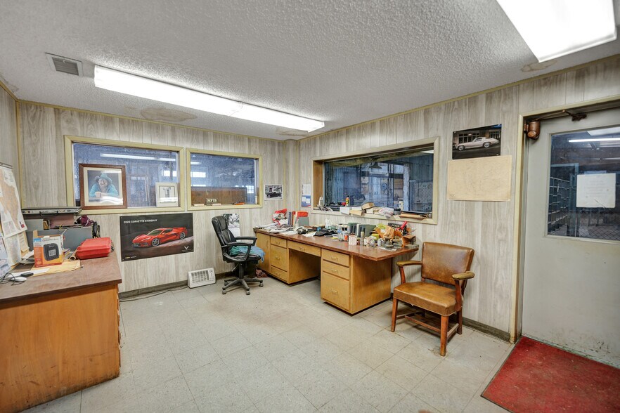 More Photos Of 501 Hillcrest Ave, Odessa Warehouse For Sale