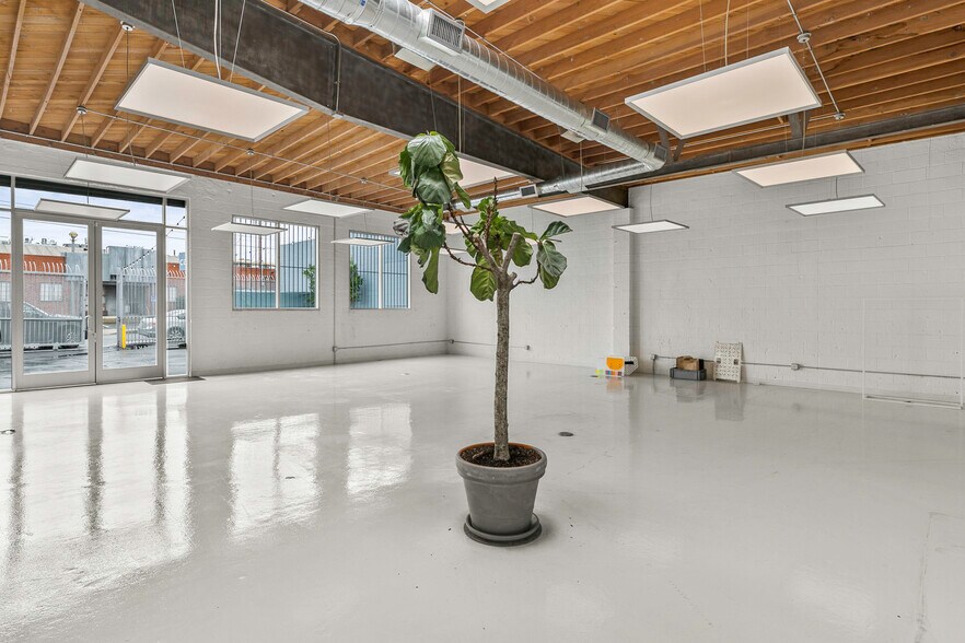 More Photos Of 4110-4112 Lincoln Blvd, Marina Del Rey Showroom For Lease