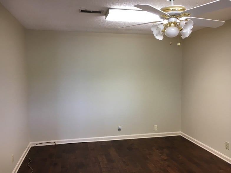 More Photos Of 841 Wren Rd, Goodlettsville Storefront Retail Office For Lease