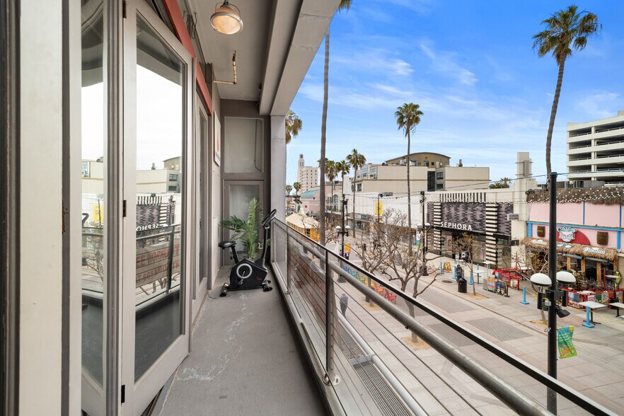 More Photos Of 1231 3rd Street Promenade, Santa Monica Storefront For Lease