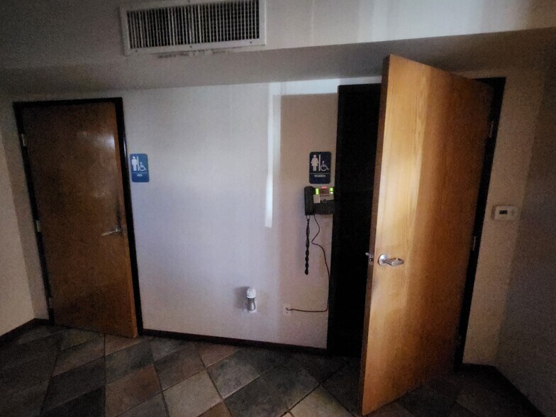 More Photos Of 1370 Pioneer Way, El Cajon Warehouse For Lease