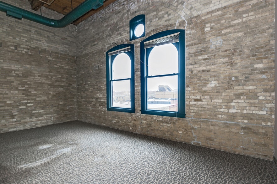 More Photos Of 413 Wacouta St, Saint Paul Office Residential For Lease
