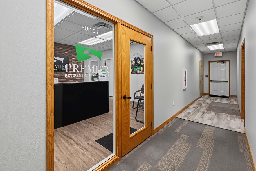 More Photos Of 4920 Pleasant St, West Des Moines Office For Lease