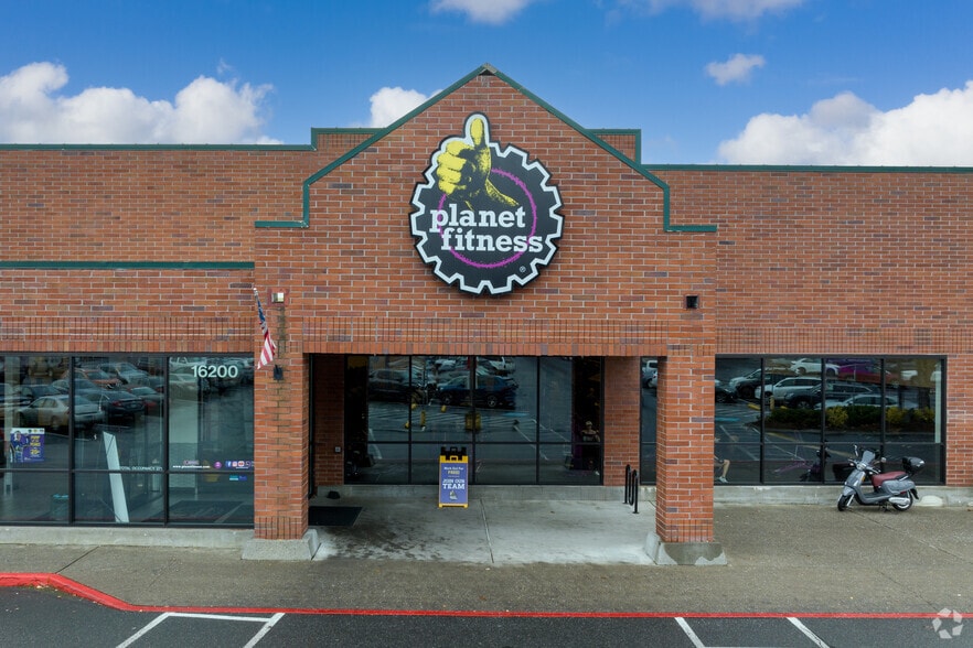 More Photos Of 16200 SW Pacific Hwy, Tigard Freestanding For Lease