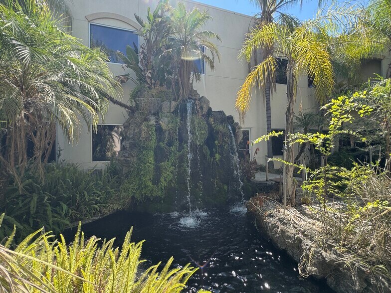 More Photos Of 3955 Coffee Rd, Bakersfield Office For Lease