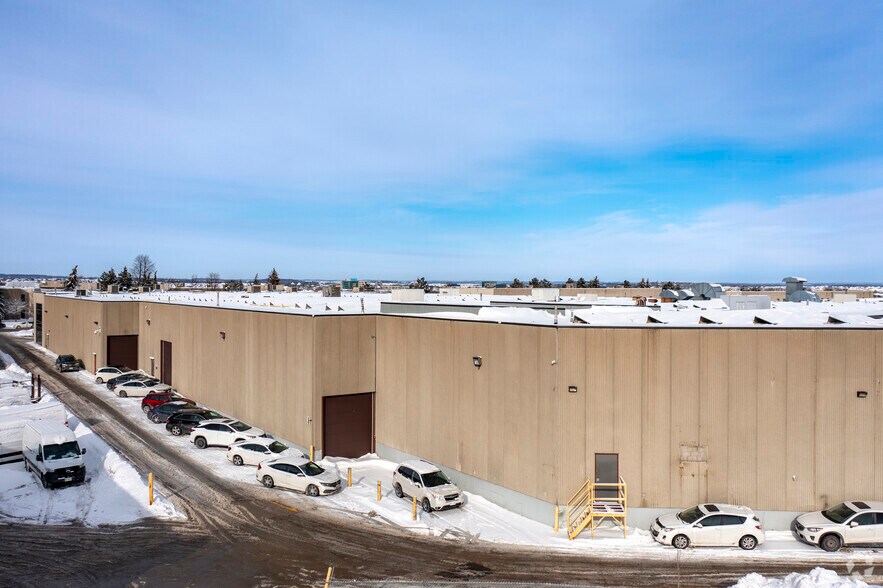 More Photos Of 75 W Wilmot St, Richmond Hill Warehouse For Lease