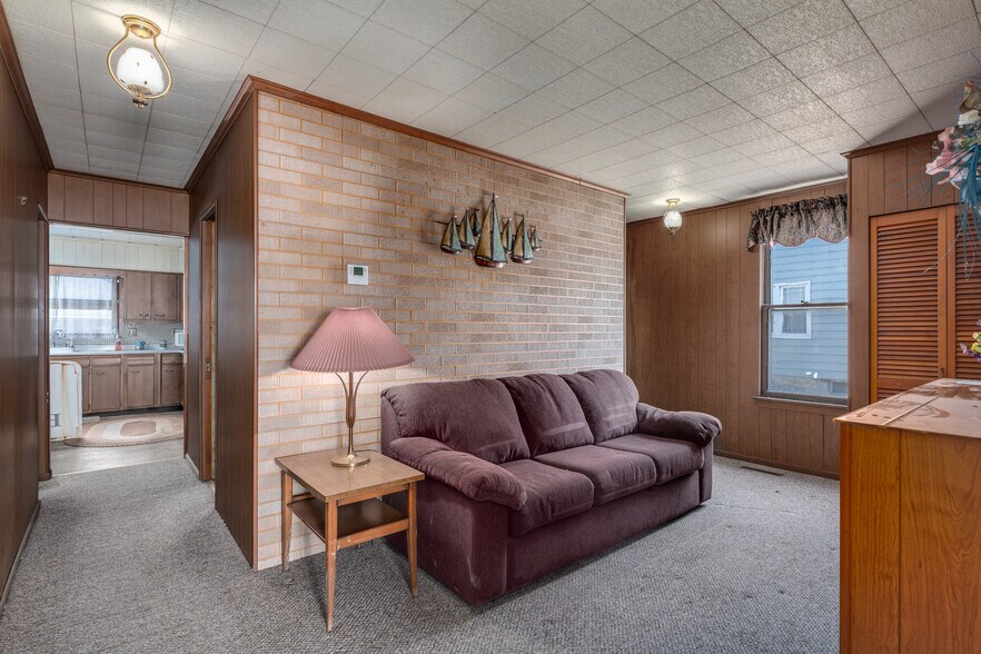 More Photos Of 425 W Main St, Staunton Office For Sale