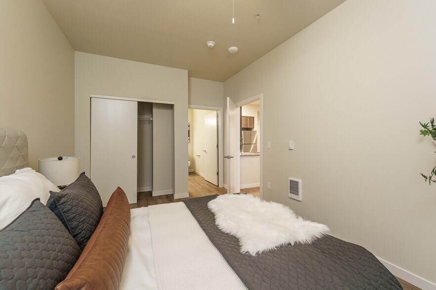 More Photos Of 1311 SW Gibbs St, Portland Apartments For Sale